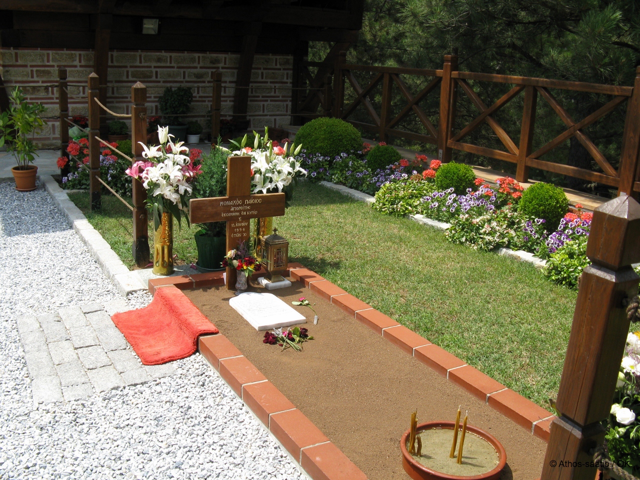 Pyhän Paisioksen hauta Surotin luostarissa